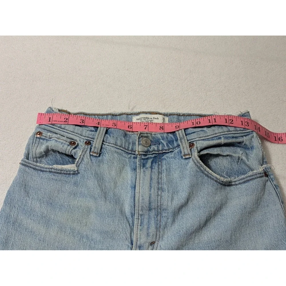 Abercrombie Curve Love Mid Rise 90s Straight Jean Size 26 6 Split Hem Light Wash